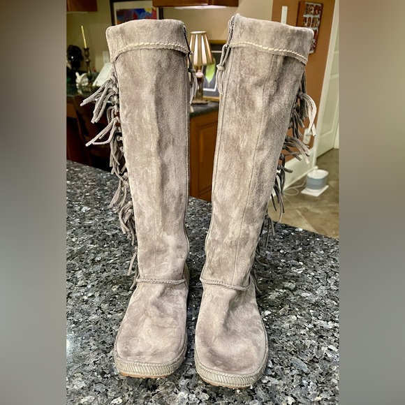 UGG Mammoth Moccasin Gray Fringe Suede Leather Knee High Boots Sz 8 - Picture 1 of 16